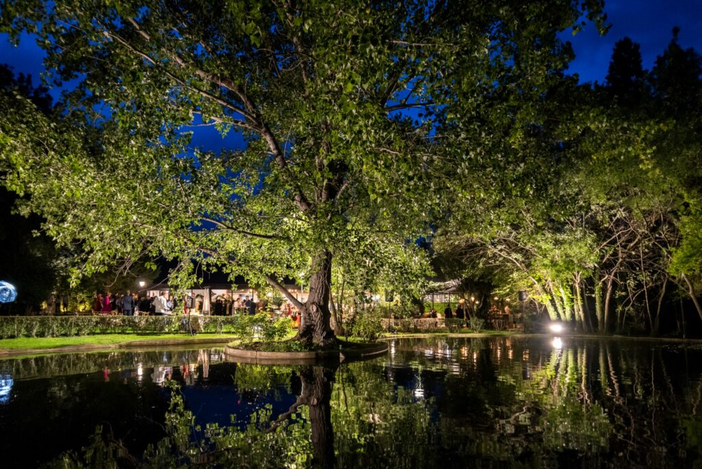 Jardines y lago de La Cañada de Mónico